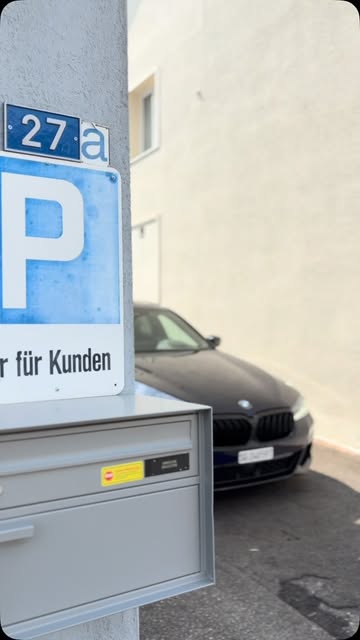 Schild Kundenparkplatz 27a